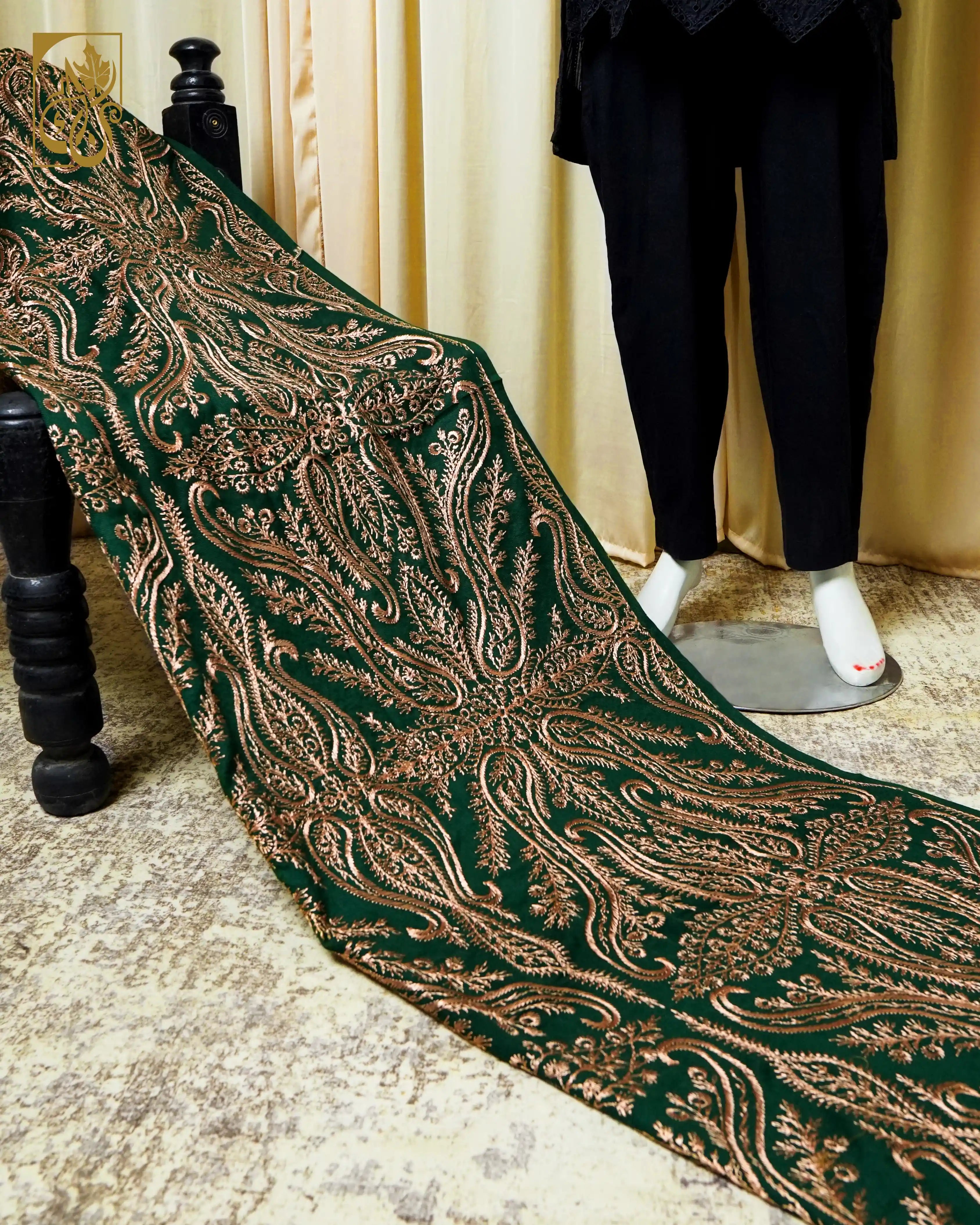 Rauṇaq-e-Zumurrud Splendor of Emerald & Copper Vine Density