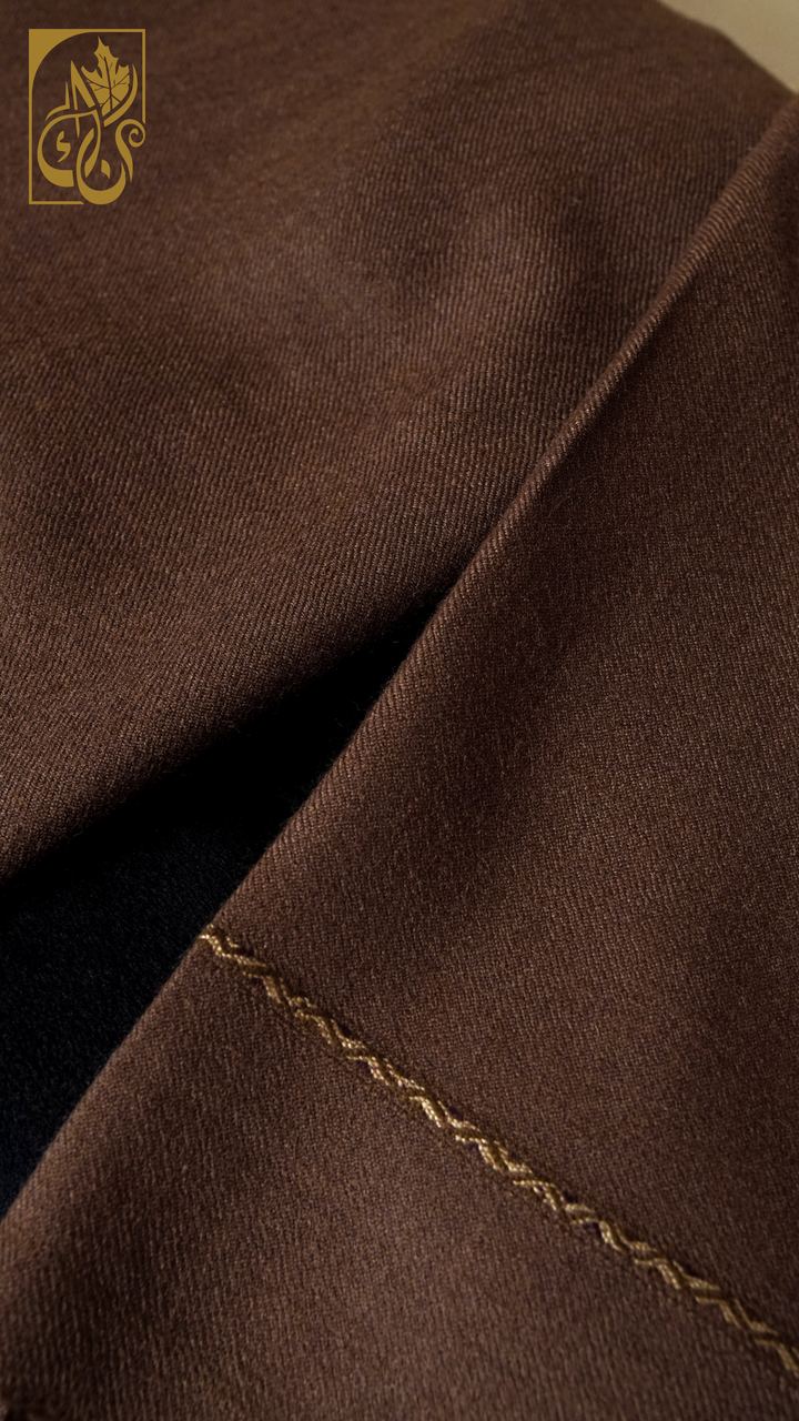 Hearthwood — Pure Wool Shawl, Warm Brown