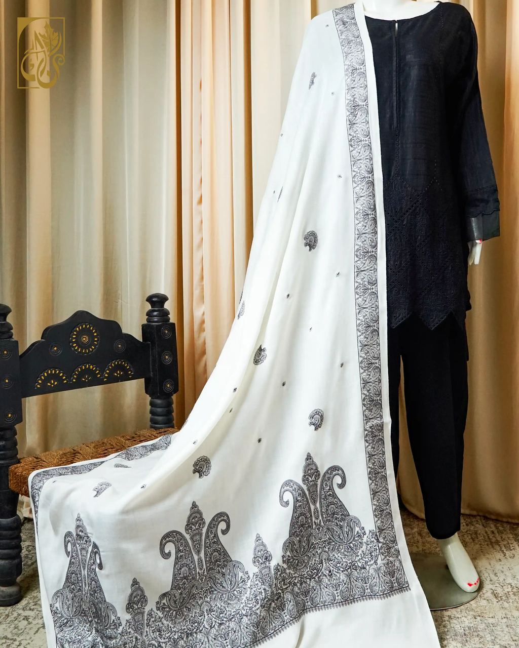 Snow & Raven — White Shawl